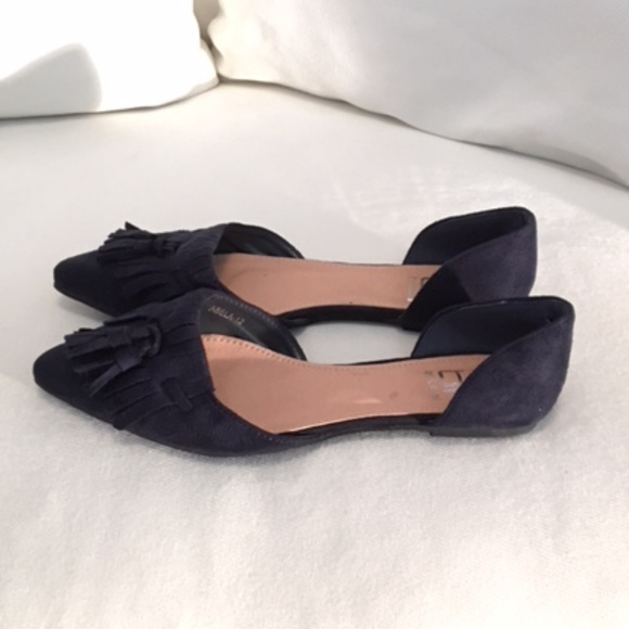 Ladies Fringed Flat with Tassel - Picture 3 of 3